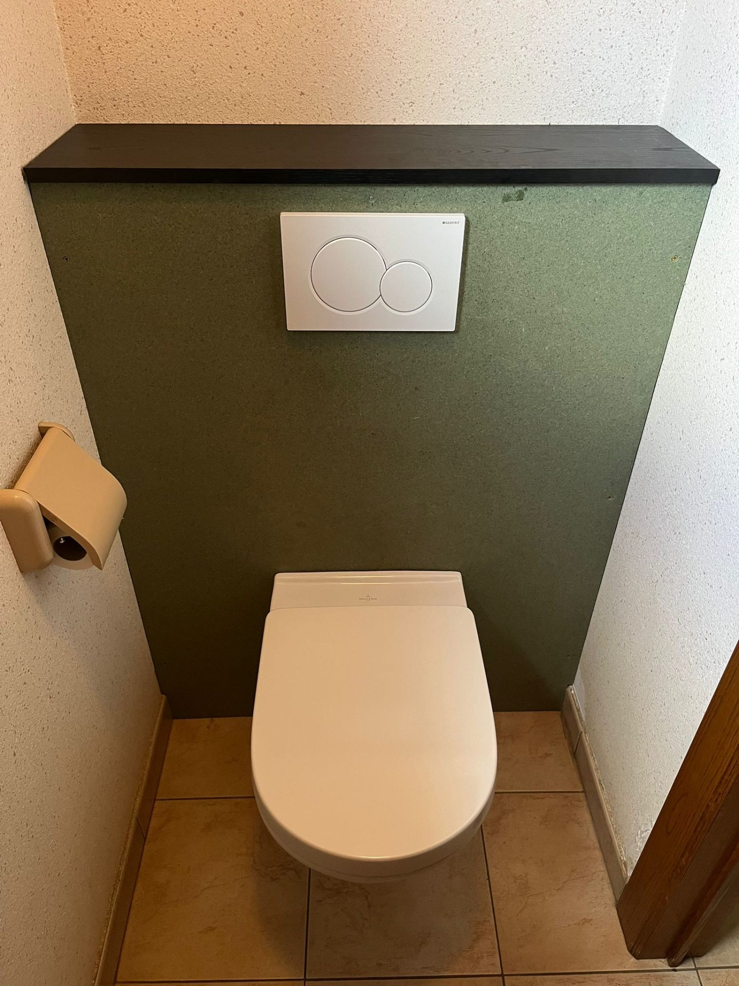 Hangtoilet met Geberit bedieningsplaat